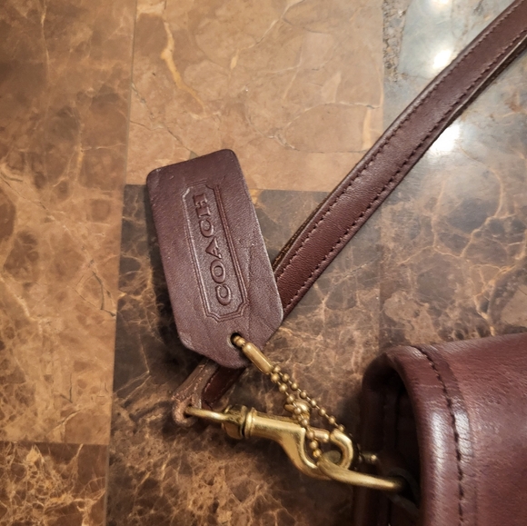 Vintage Coach Pocket Purse (style no. 9755) in brown leather.  - Picture 4 of 15